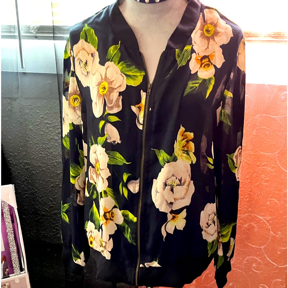 Size: M See through Soft material w/Flower Design ZipUp Shirt Color Blue